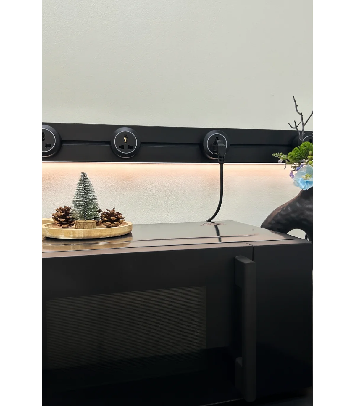 Thanh ray điện Eurob Slim-S + (USB-C & Đèn LED)| Lắp Nổi I BH 2 Năm | ⓿❾❼❼❹❼❽❹❻❻ | METAKING